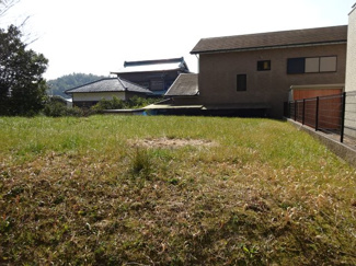 【外観】 | 袖ケ浦市蔵波　土地　長浦駅 | 敷地約60坪！間取りの自由度良好♪
【建築条件なし】建築しやすい高台の整形地！
2階建ての住宅から眺める眺望は日々の疲れを癒します♪
閑静な住宅地に付き子育て環境も良好！
長浦駅まで徒歩約5分で便利！