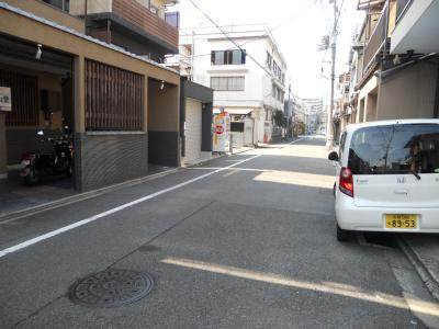 アドミ西院の周辺|前面道路