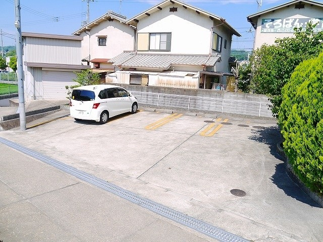 エクセルヴィラCの駐車場