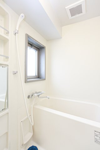 サヴォイレジェント　8階の浴室|別号室のものです。現状優先になります。