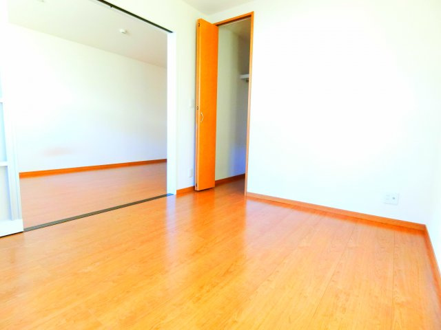 ロイヤルハイツの洋室