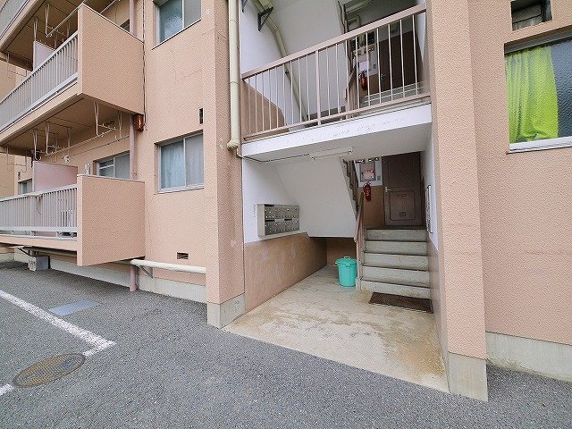 富雄ハイツのその他共用部分|毎日通る出入口です