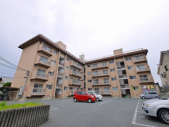 富雄ハイツの外観|外観は落ち着いています