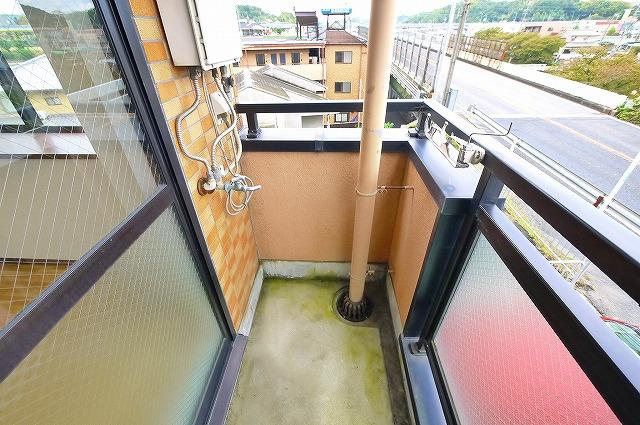 シャトー・ドゥ・クリヨンの設備|洗濯機置場です