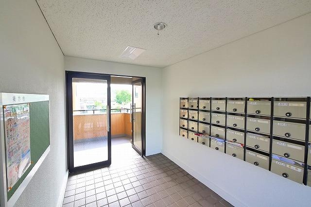 シャトー・ドゥ・クリヨンのその他共用部分|キレイなエントランスです