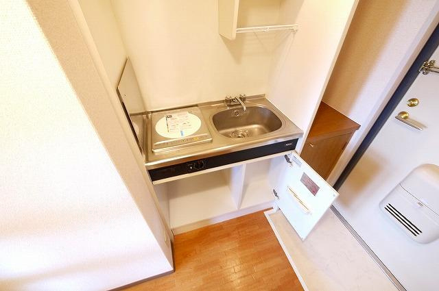 シャトー・ドゥ・クリヨンのキッチン|きれいなキッチンです