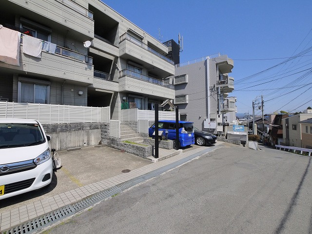 アネックス学園前2番館の駐車場|カースペースがあります
