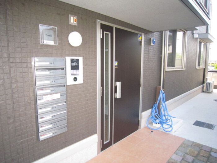 熊本市中央区萩原町のアパートのエントランス