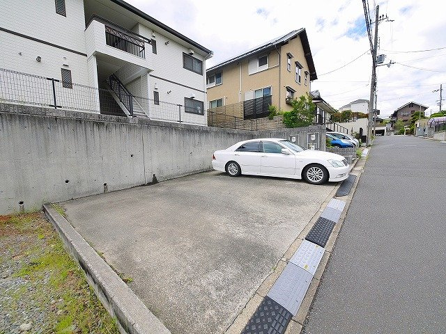 アブラヤ館の駐車場