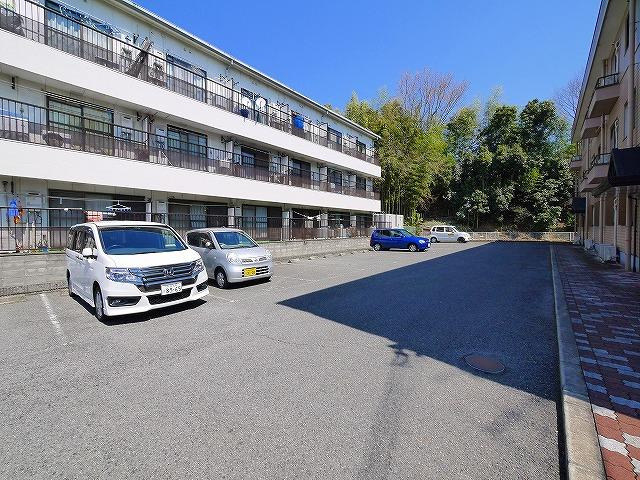 ハピネスＡの駐車場|駐車場に車を止められます