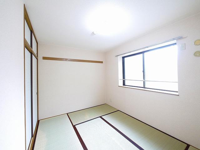 ハピネスＡの和室|和室、ちょっとしたくつろぎスペースにいかがでしょうか