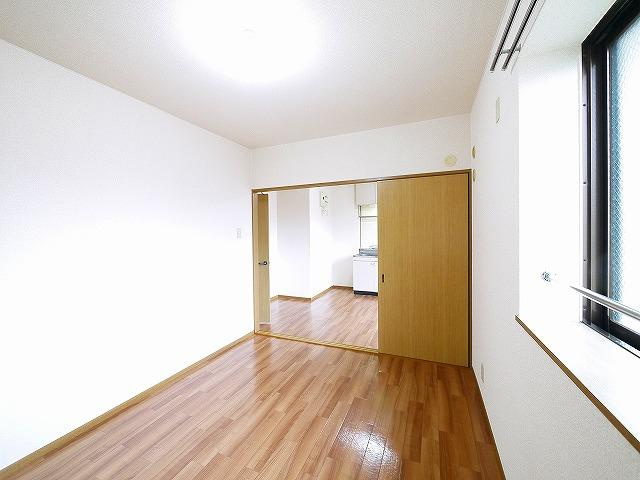 ハピネスＡの洋室|広々とした洋室です