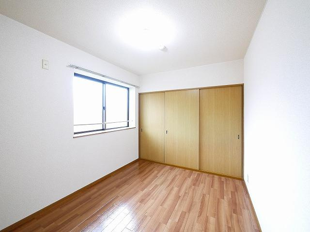 ハピネスＡの洋室|使い勝手のいい洋室です