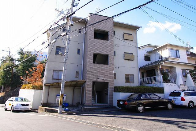 クィーンズコート学園前の外観|外観も気になるポイント