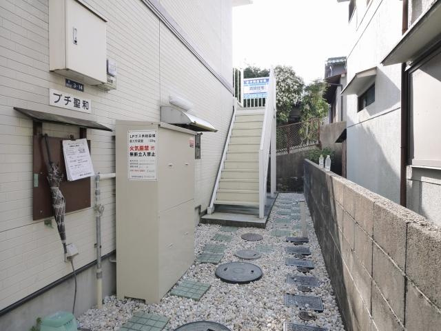 プチ聖和のエントランス