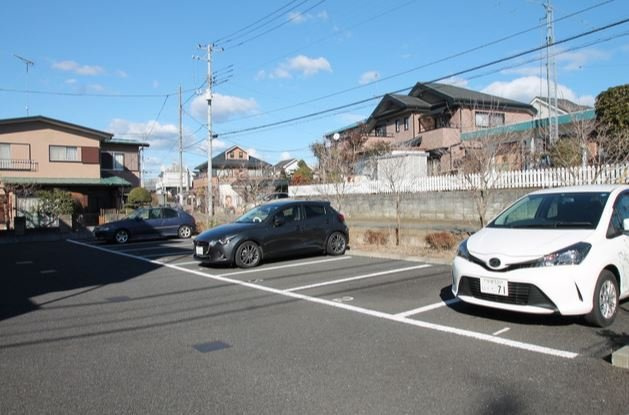 メゾンドコーワの駐車場