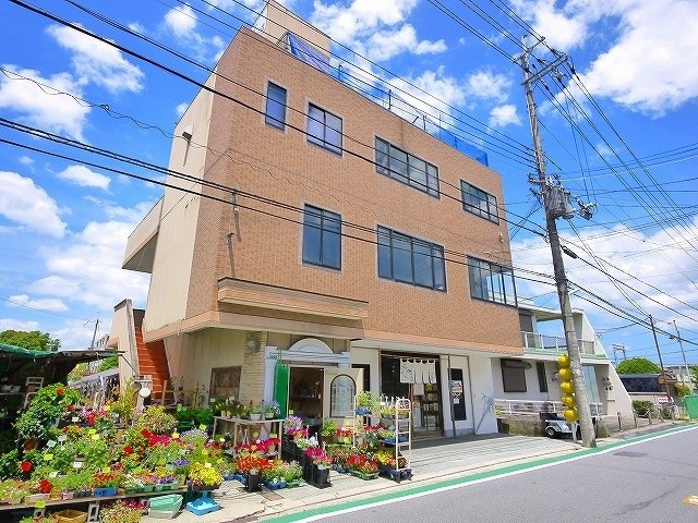 エスポワール尼ヶ辻の外観