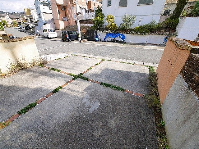 小嶋戸建の駐車場|駐車場に車を止められます