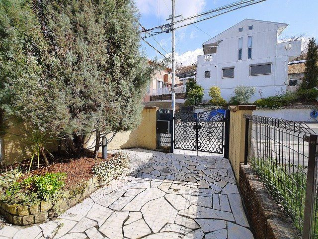 小嶋戸建のエントランス|建物の内部です