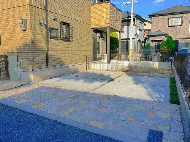 菅原町貸家の駐車場|車をお持ちの方に嬉しい駐車場付きの物件です