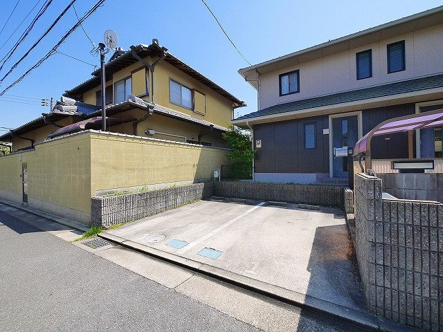 岩井メゾネットの駐車場