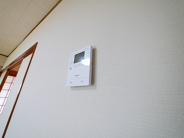 今井邸のセキュリティ|モニター付きインターホンです