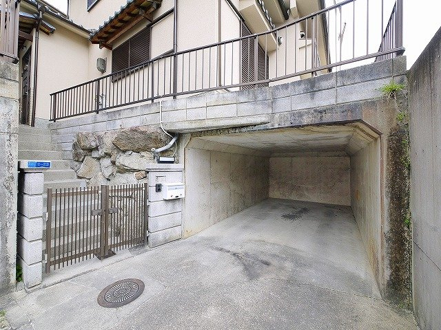 今井邸の駐車場|駐車場があるので、車を買う予定の方も安心です