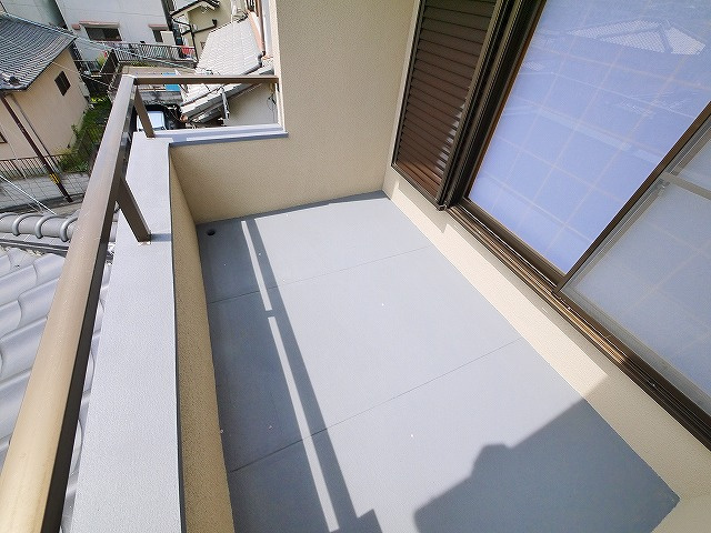 今井邸のバルコニー|バルコニーからの眺めを楽しみながら食事をしませんか