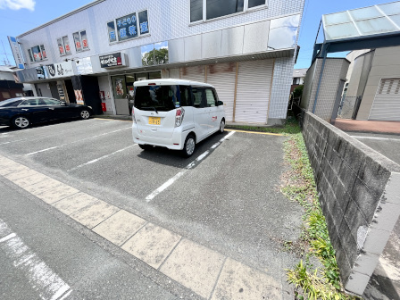 ヴァン・ティ・アンの駐車場
