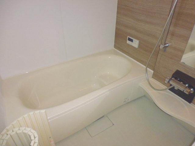 ヴィラ・ボヌールＢの浴室|追い焚きバス