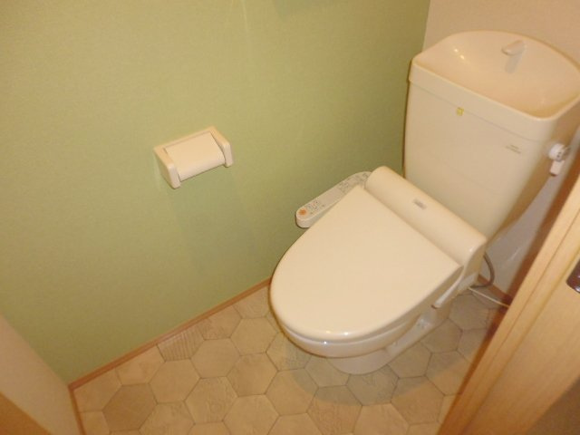 ヴィラ・ボヌールＢのトイレ|温水洗浄便座