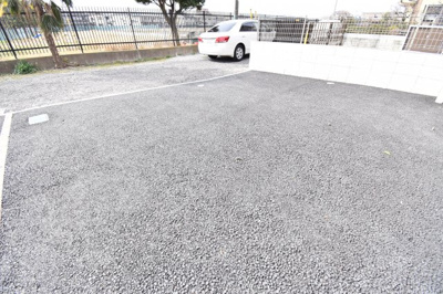 【駐車場】 | 府中市本町 3丁目新築戸建　　１号棟 | 車好きのパパにはうれしい広さのヵースペース、休日には自慢の愛車を思う存分メンテナンス。