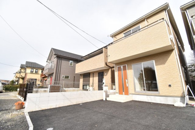 【外観】 | 府中市本町 3丁目新築戸建　　１号棟 | 太陽の恩恵を存分に受けられる邸宅。住まうご家族の心地よさを最優先した意匠をご体感下さい。