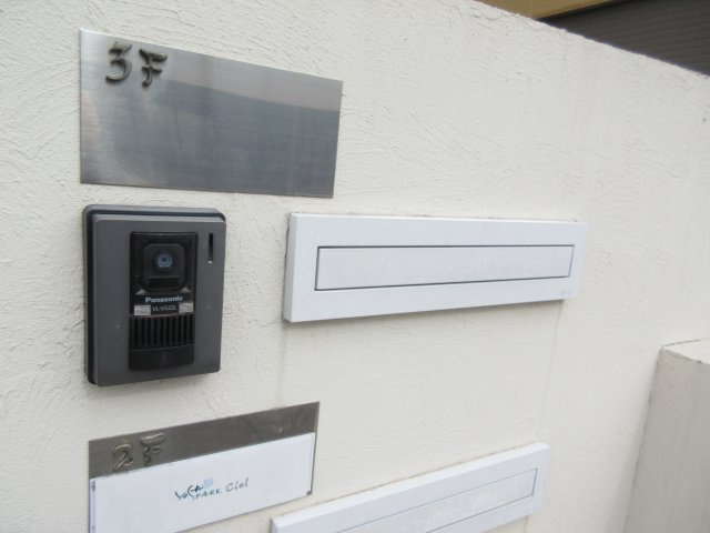大久保駅前マンションのエントランス