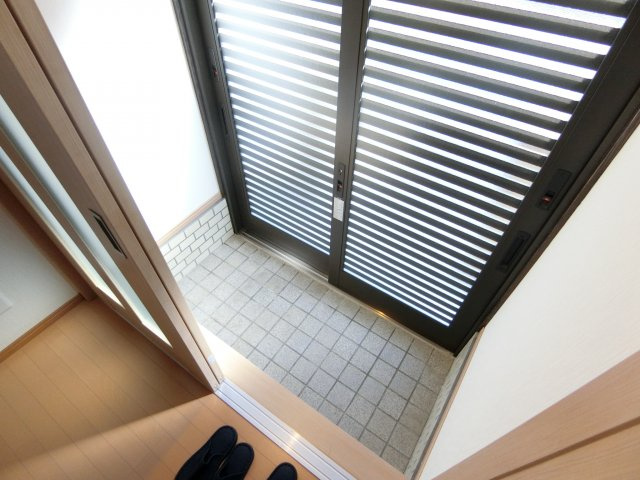 和田東貸家の玄関