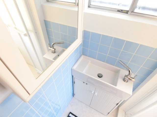 和田東貸家の洗面所