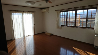 【居間・リビング】 | 楢葉町戸建住宅 | 日差したっぷりのリビングダイニング