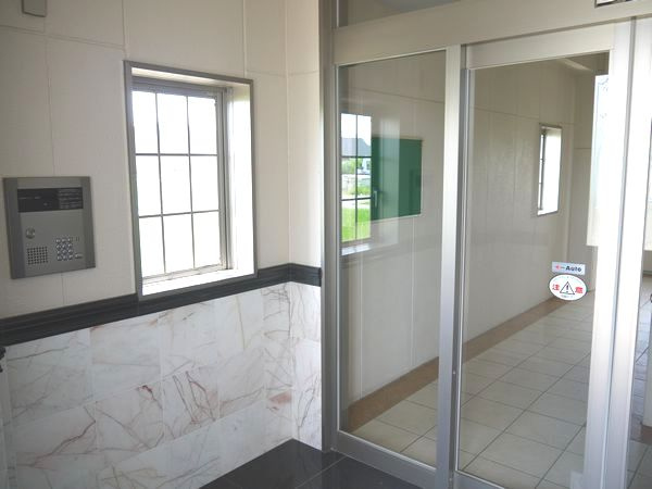 メゾンウイングのエントランス