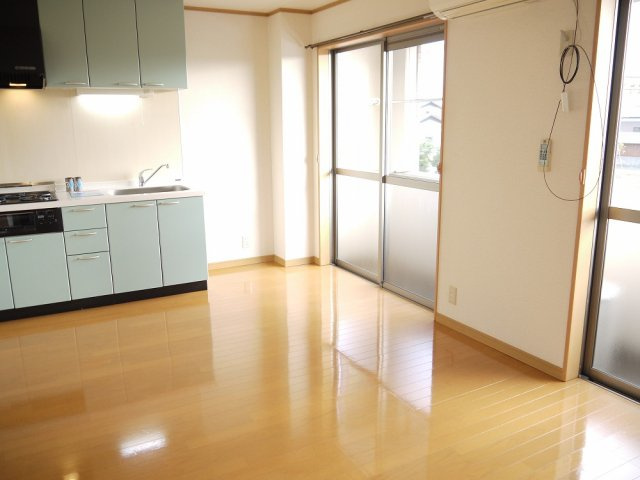 メゾンウイングの居間・リビング