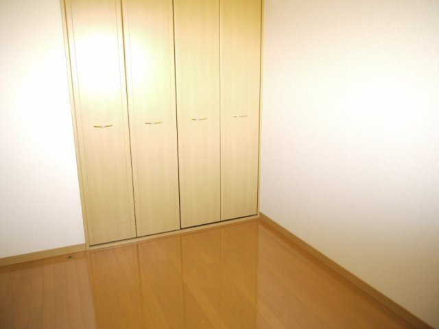 メゾンウイングの洋室