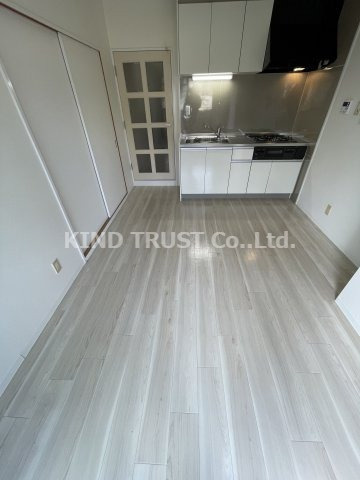 メゾン・エルミタージュの居間・リビング|使いやすい居間です