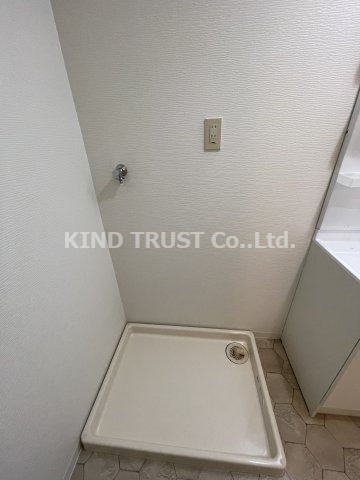 メゾン・エルミタージュの洗面所|室内洗濯機置き場です