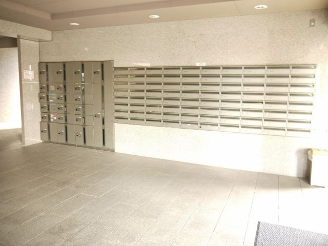 アーバンヒルズ城山１号館のエントランス