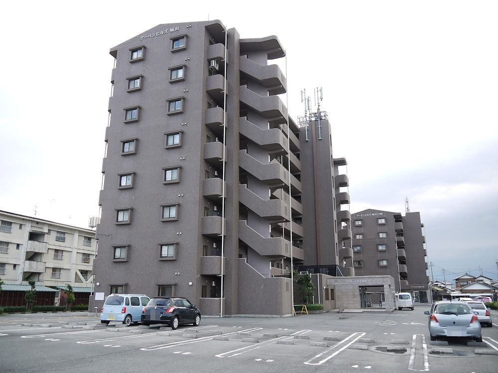 アーバンヒルズ城山１号館の外観