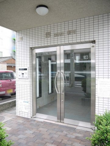 燦新町（サンシンマチ）のエントランス