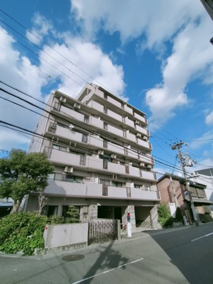 【外観】 | ベル・アーバニティ城東 | ◎JRおおさか東線「野江」駅から徒歩5分
◎専用駐車場（月15,000円)付
◎専用庭あり。駅チカでゆとりの暮らしを！