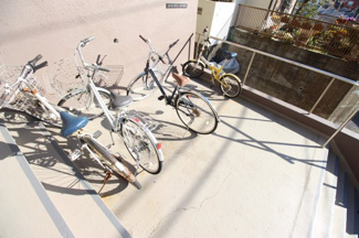 【その他共用部分】 | 敷地内に自転車を置けますので行動の幅がグッと広がります。
