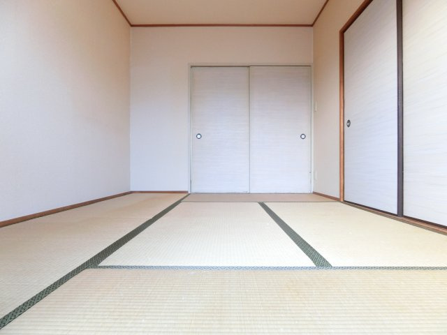 ドミール仲谷2号館の寝室