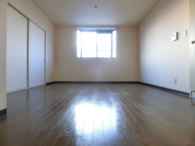 ドミール仲谷2号館の居間・リビング