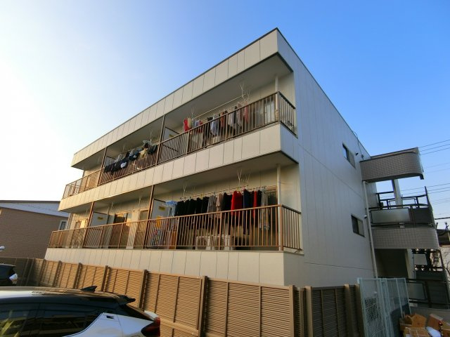 ドミール仲谷2号館の外観